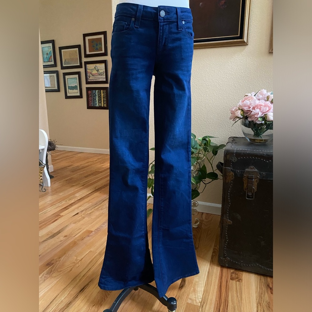 Paige Lou Lou flare size 26. These flares are stunning. A beautiful blue color.